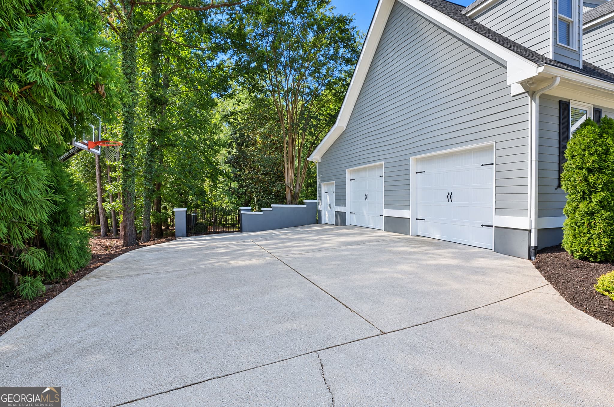 5 bedroom, 4.5 bathroom, 5,320 sq ft single family residence for sale at 125 Coventry Court, Fayetteville, GA 30215 — photo 8