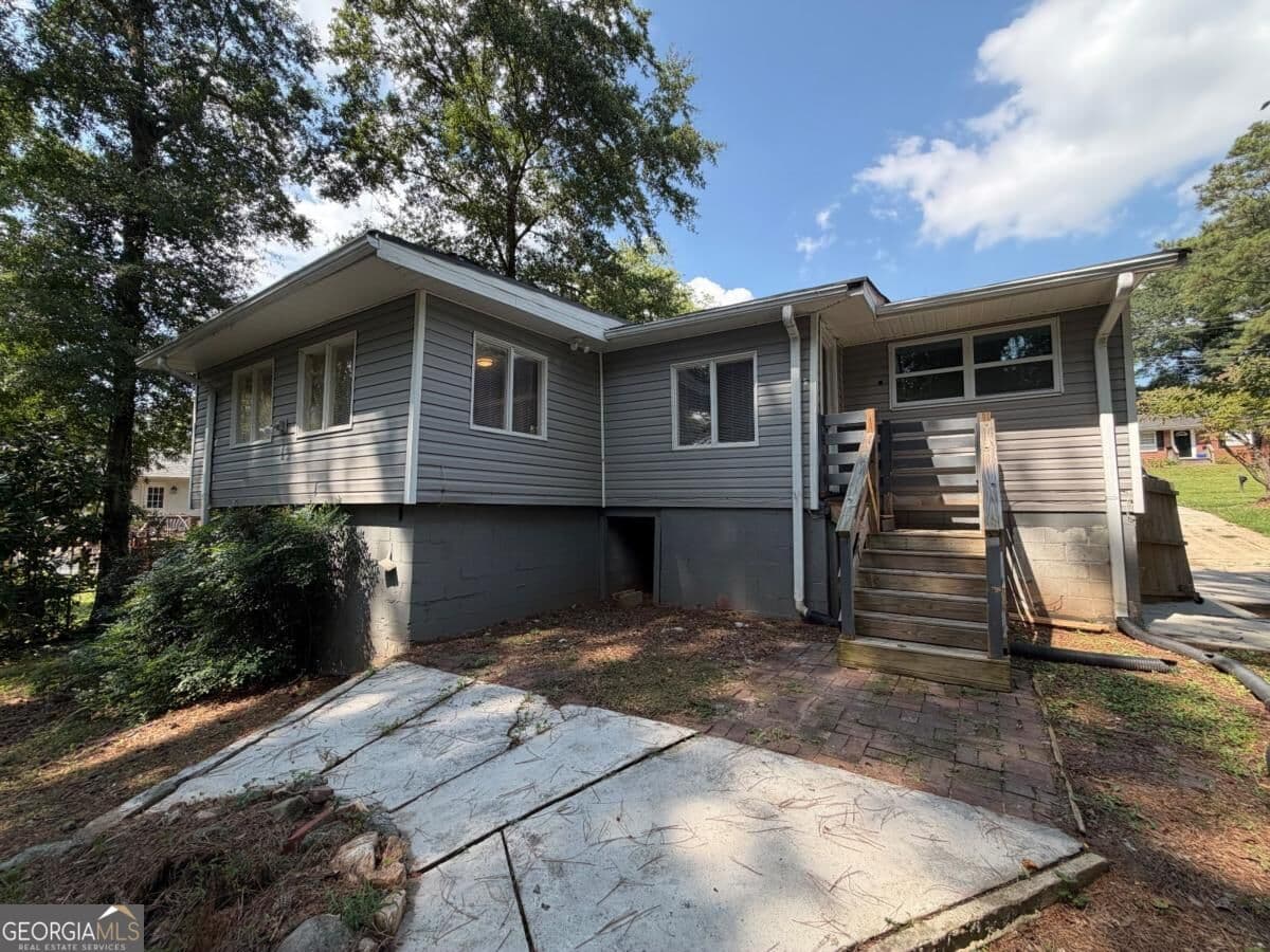 5 bedroom, 2 bathroom single family residence for rent at 1340 Pineglen Drive, Riverdale, GA 30296 for $1,895 a month — photo 2
