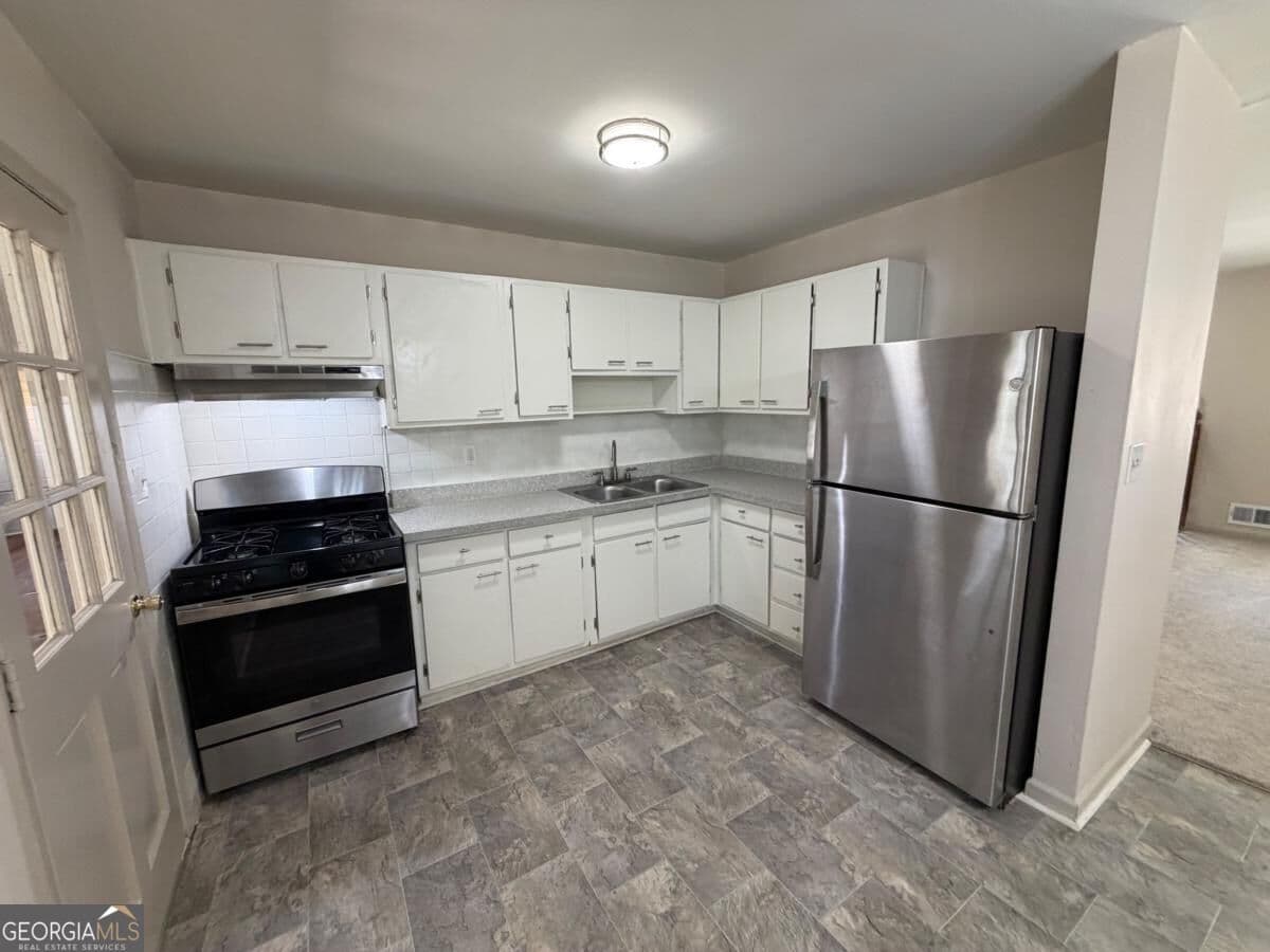 5 bedroom, 2 bathroom single family residence for rent at 1340 Pineglen Drive, Riverdale, GA 30296 for $1,895 a month — photo 7