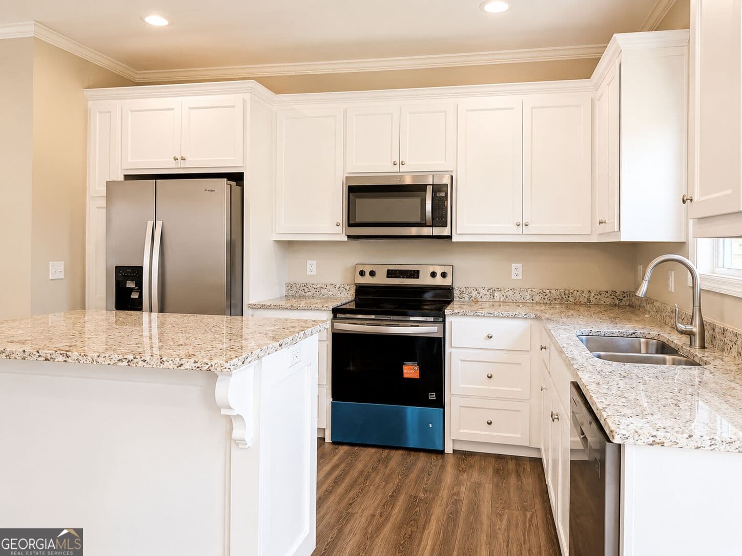 3 bedroom, 2 bathroom, 1,416 sq ft single family residence for sale at 4037 Colbie Way, Valdosta, GA 31605 — photo 3