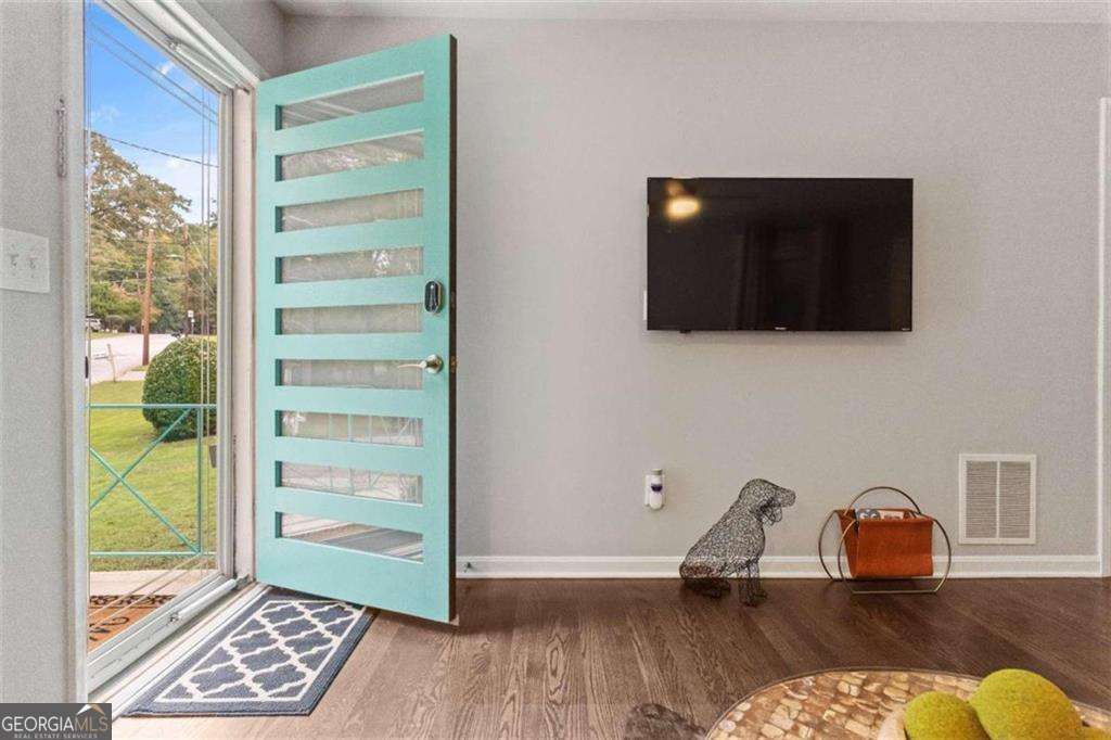 3 bedroom, 2 bathroom, 1,524 sq ft single family residence for sale at 1609 Bridgeport Drive, Atlanta, GA 30318 — photo 6