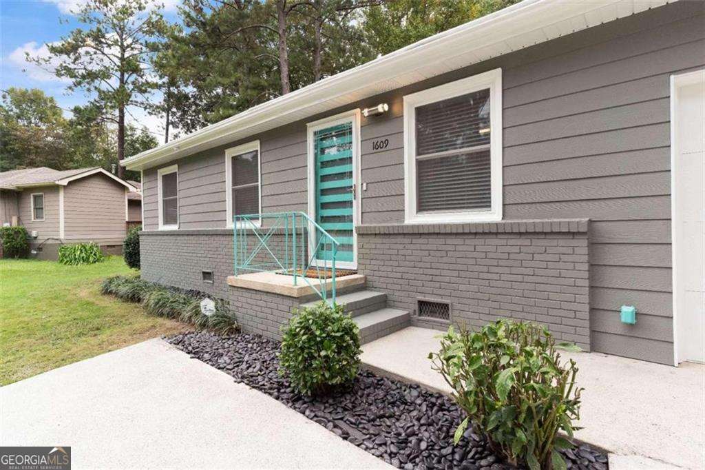 3 bedroom, 2 bathroom, 1,524 sq ft single family residence for sale at 1609 Bridgeport Drive, Atlanta, GA 30318 — photo 3
