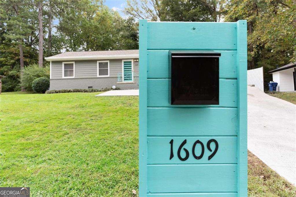 3 bedroom, 2 bathroom, 1,524 sq ft single family residence for sale at 1609 Bridgeport Drive, Atlanta, GA 30318 — photo 5