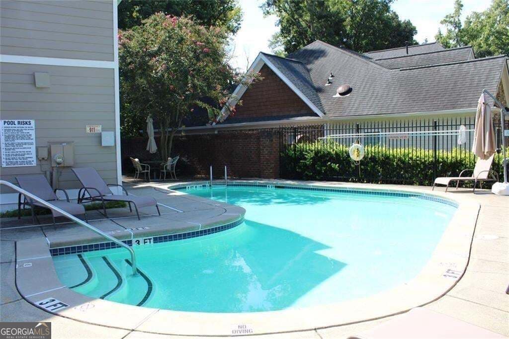 3 bedroom, 2 bathroom, 2,084 sq ft condominium for sale at 12100 Seasons Trace, Alpharetta, GA 30004 — photo 7
