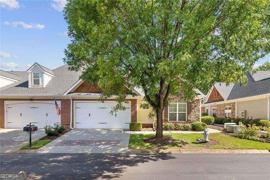 3 bedroom, 2 bathroom, 2,084 sq ft condominium for sale at 12100 Seasons Trace, Alpharetta, GA 30004 — photo 1 of 34