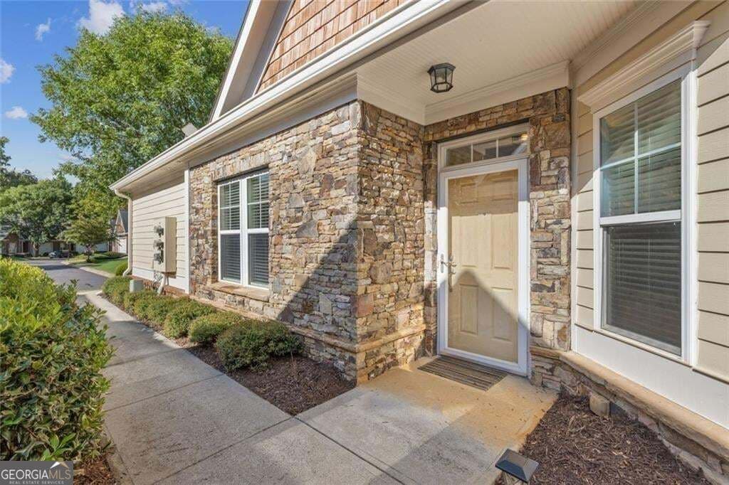 3 bedroom, 2 bathroom, 2,084 sq ft condominium for sale at 12100 Seasons Trace, Alpharetta, GA 30004 — photo 8