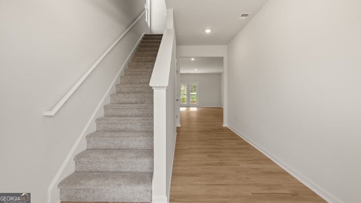 5 bedroom, 3 bathroom, 2,361 sq ft single family residence for sale at 2965 Holden Street, Gainesville, GA 30507 — photo 2