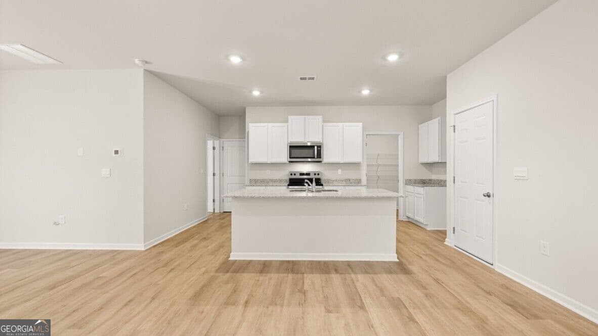 5 bedroom, 3 bathroom, 2,361 sq ft single family residence for sale at 2965 Holden Street, Gainesville, GA 30507 — photo 6