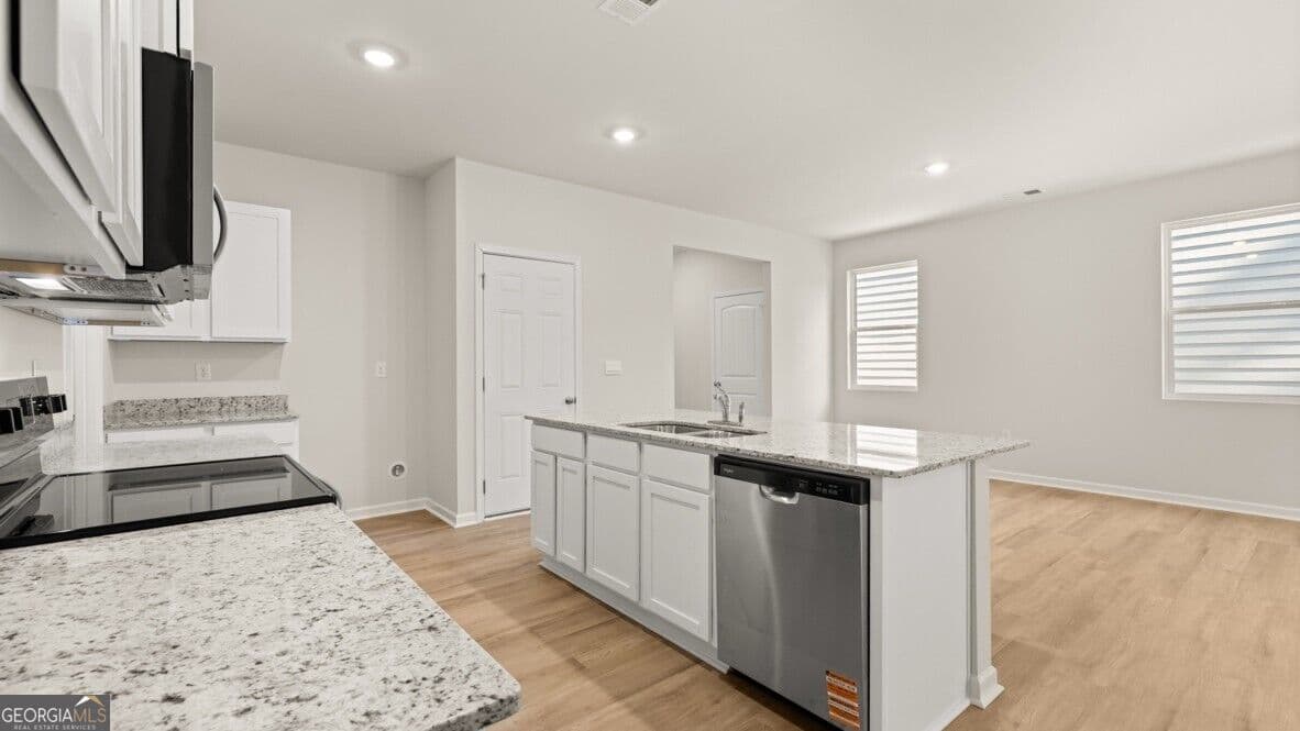 5 bedroom, 3 bathroom, 2,361 sq ft single family residence for sale at 2965 Holden Street, Gainesville, GA 30507 — photo 8