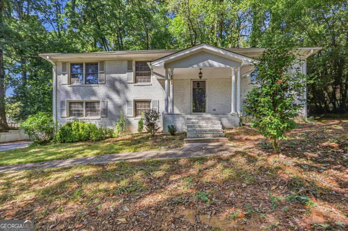 4 bedroom, 2.5 bathroom, 2,152 sq ft single family residence for sale at 6489 Lynndale Lane, Morrow, GA 30260 — photo 2