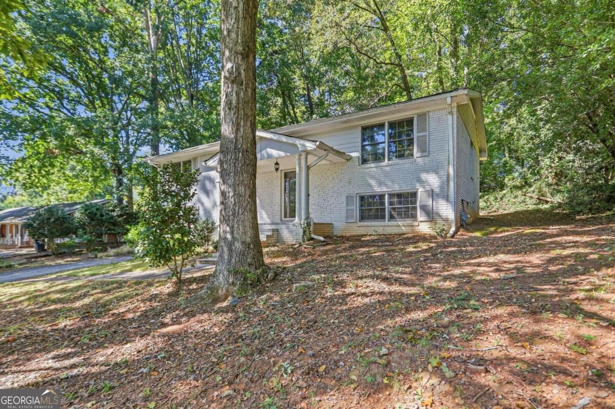 4 bedroom, 2.5 bathroom, 2,152 sq ft single family residence for sale at 6489 Lynndale Lane, Morrow, GA 30260 — photo 3