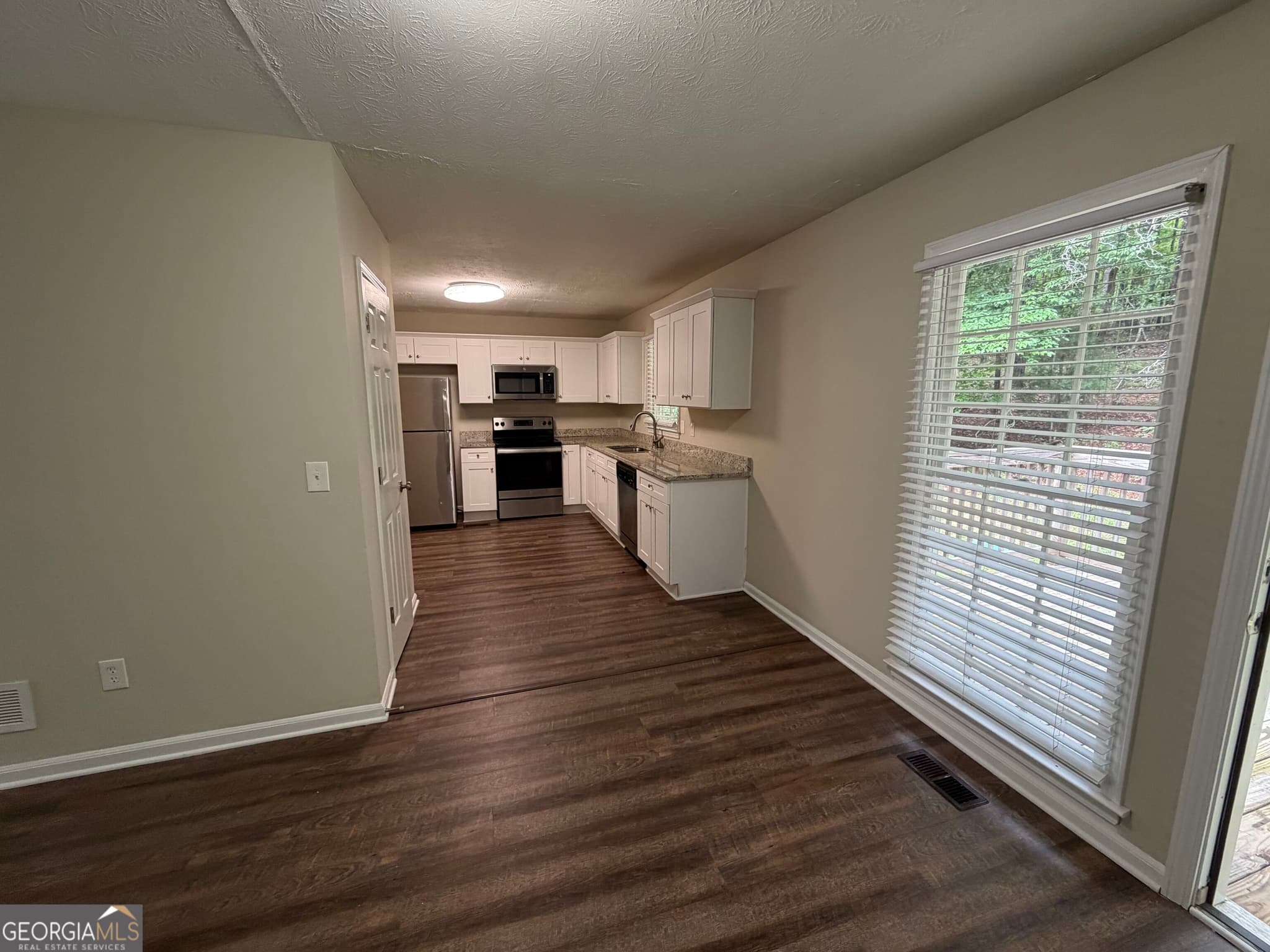 4 bedroom, 2 bathroom, 1,746 sq ft single family residence for sale at 99 Wilson Circle, Newnan, GA 30263 — photo 6