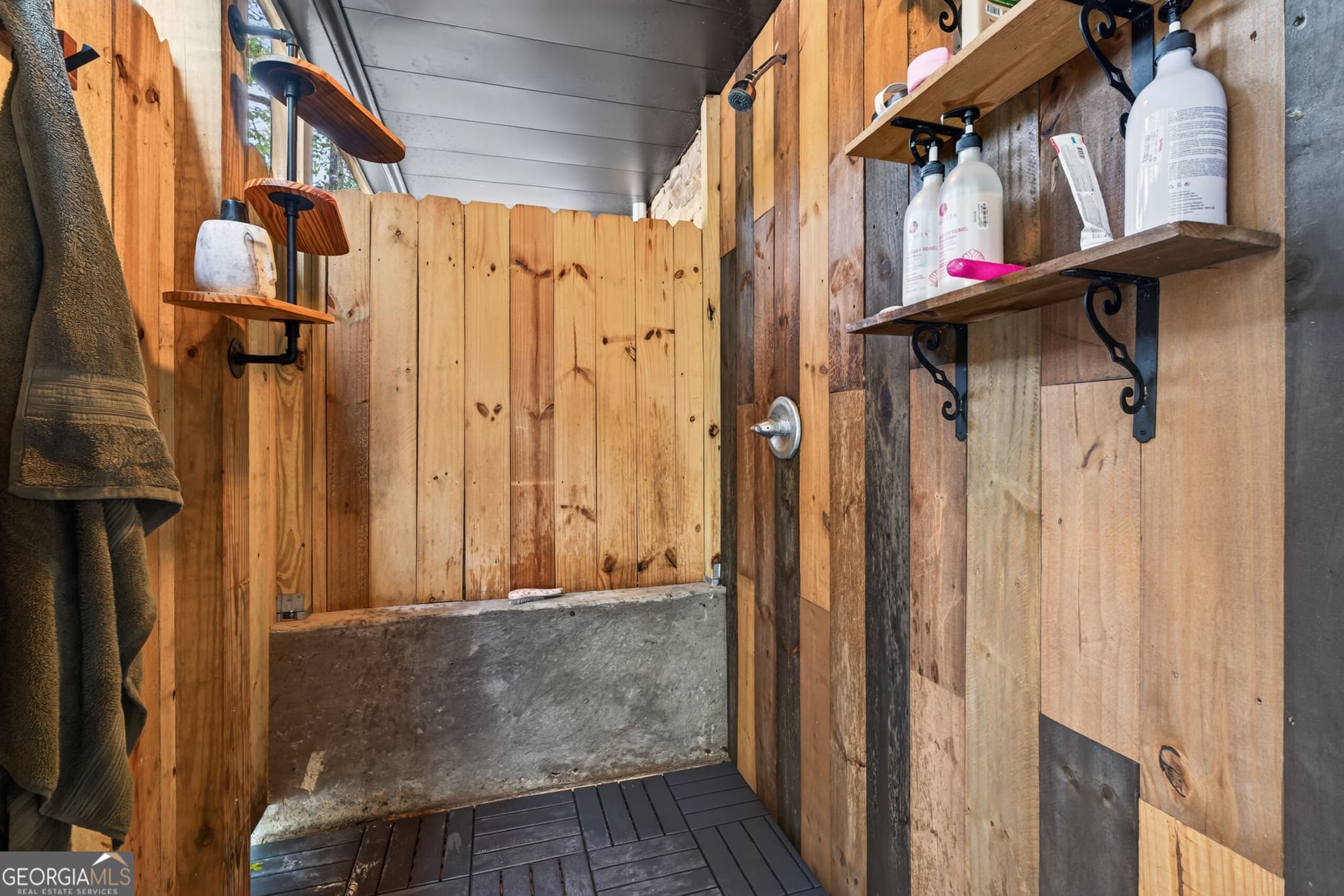 2 bedroom, 2 bathroom, 1,562 sq ft cabin,single family residence for sale at 496 Bar None Road, Forsyth, GA 31029 — photo 6