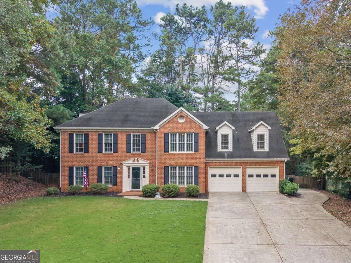 5 bedroom, 2.5 bathroom, 3,006 sq ft single family residence for sale at 4961 Thornwood Trace, Acworth, GA 30102 — photo 1 of 39