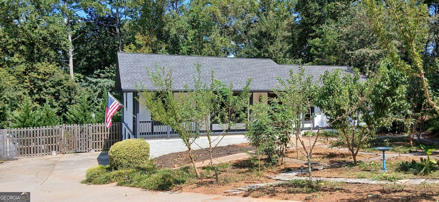 5 bedroom, 3 bathroom, 3,528 sq ft single family residence for sale at 4268 Smithsonia Court, Tucker, GA 30084 — photo 2