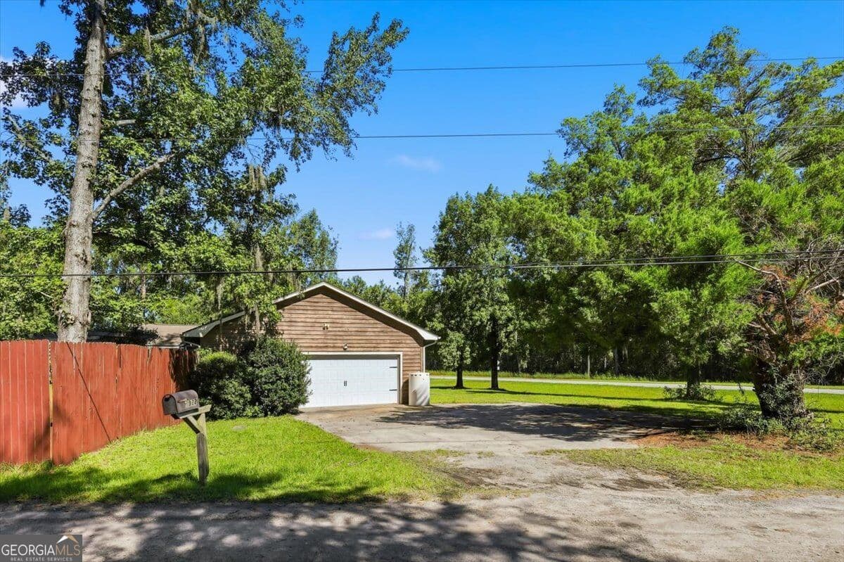 3 bedroom, 2.5 bathroom, 2,014 sq ft single family residence for sale at 1922 Scrubby Bluff Road, Kingsland, GA 31548 — photo 4