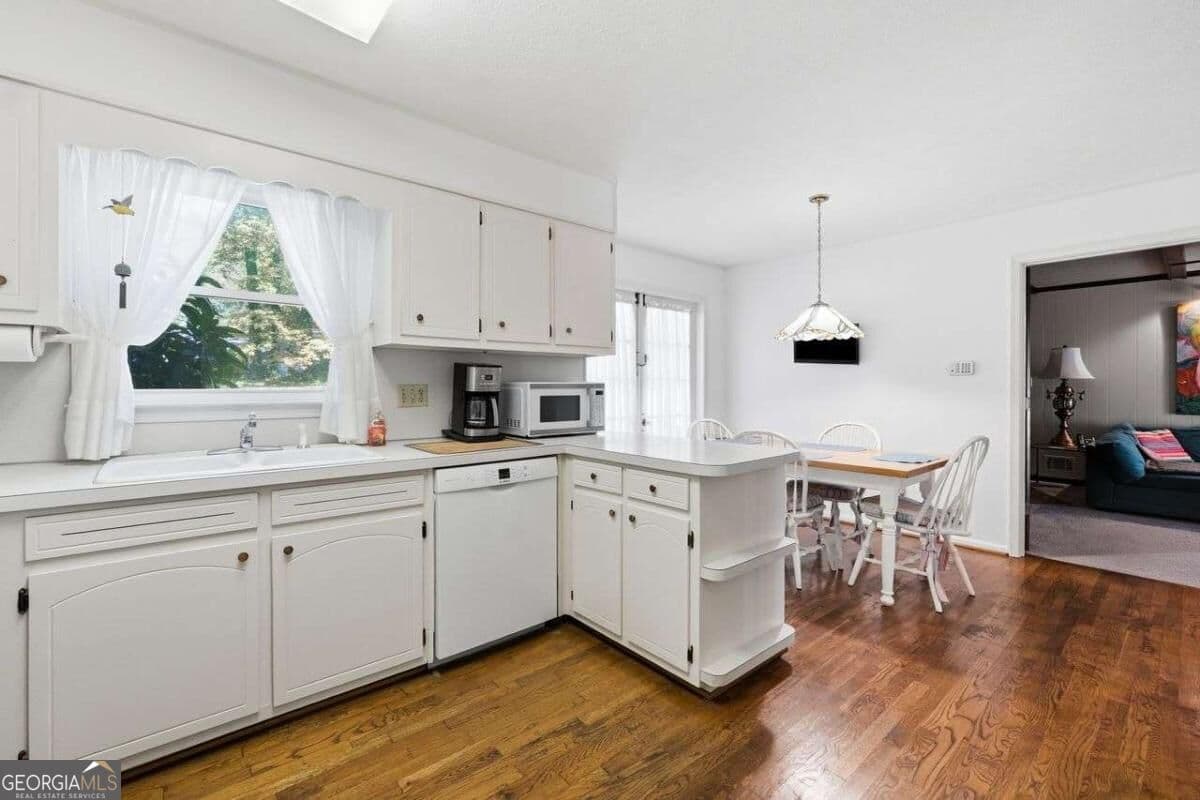 5 bedroom, 3 bathroom, 2,536 sq ft single family residence for sale at 1130 Vermillion Lane, Marietta, GA 30060 — photo 9