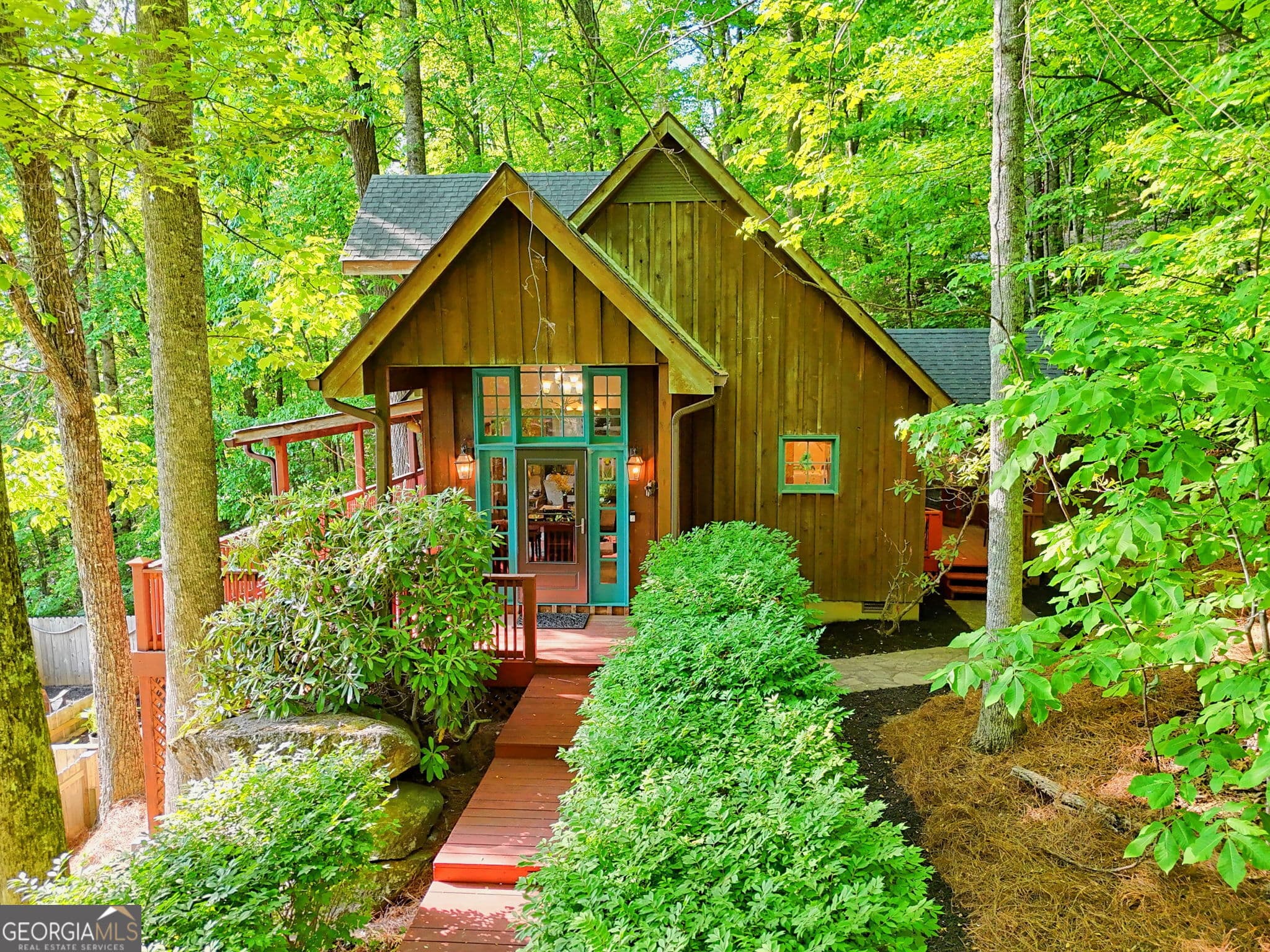 2 bedroom, 2.5 bathroom, 1,746 sq ft cabin,single family residence under contract at 44 Laquinta Lane, Dillard, GA 30537