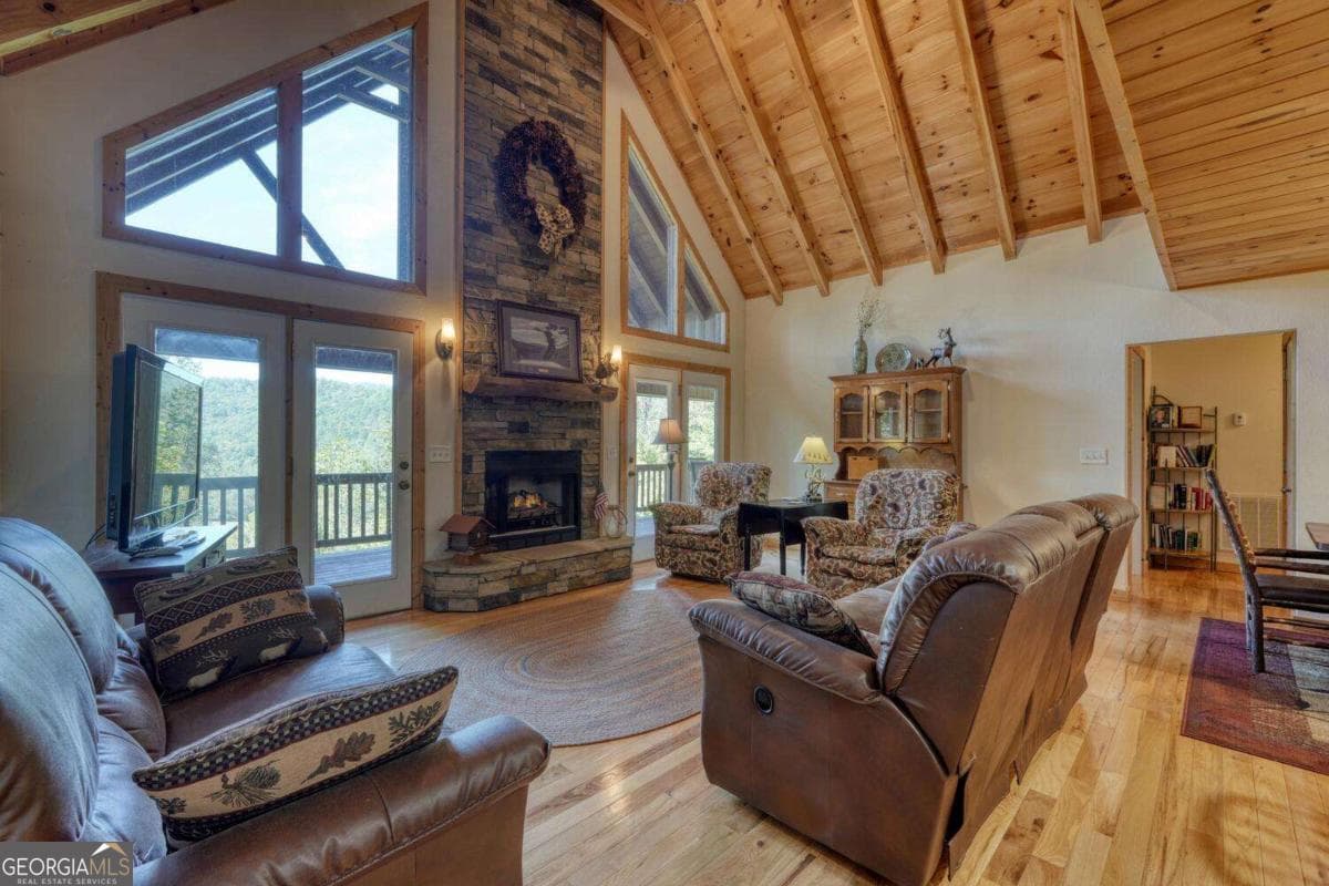 4 bedroom, 3 bathroom, 2,088 sq ft cabin,single family residence for sale at 5702 Valley View Drive, Hiawassee, GA 30546 — photo 2