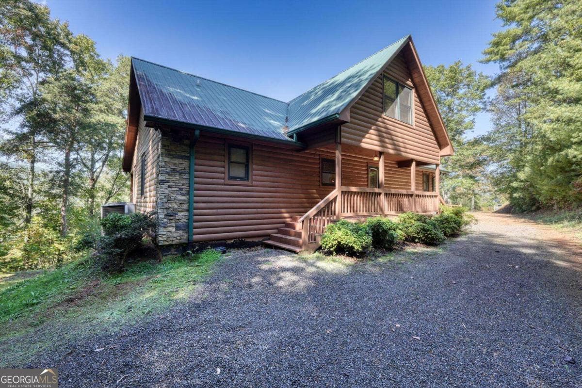 4 bedroom, 3 bathroom, 2,088 sq ft cabin,single family residence for sale at 5702 Valley View Drive, Hiawassee, GA 30546 — photo 6