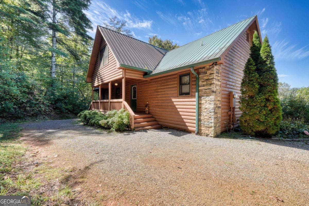 4 bedroom, 3 bathroom, 2,088 sq ft cabin,single family residence for sale at 5702 Valley View Drive, Hiawassee, GA 30546 — photo 7
