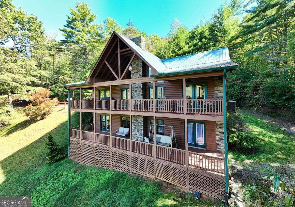 4 bedroom, 3 bathroom, 2,088 sq ft cabin,single family residence for sale at 5702 Valley View Drive, Hiawassee, GA 30546 — photo 3