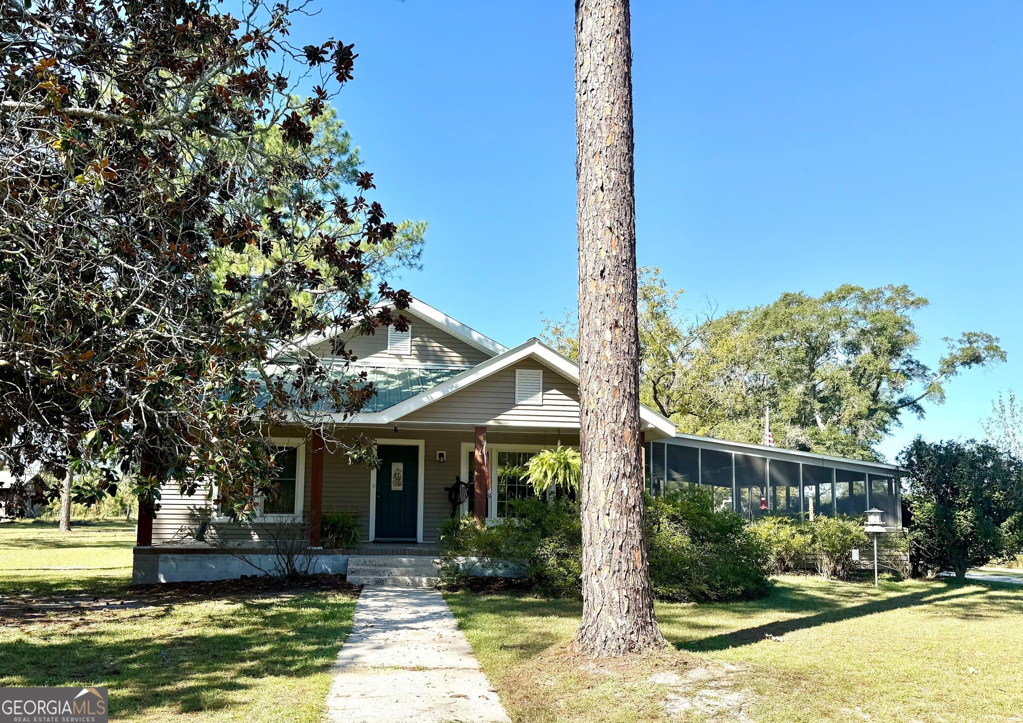 3 bedroom, 1.5 bathroom, 1,698 sq ft single family residence under contract at 973 Bascom Rd, Sylvania, GA 30467