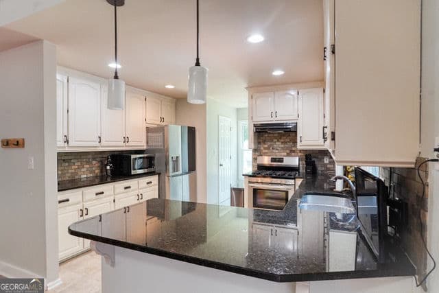 3 bedroom, 2.5 bathroom, 2,530 sq ft single family residence for rent at 335 Butterfield Lane, Fayetteville, GA 30214 for $4,000 a month — photo 7