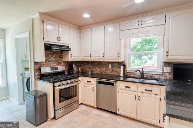 3 bedroom, 2.5 bathroom, 2,530 sq ft single family residence for rent at 335 Butterfield Lane, Fayetteville, GA 30214 for $4,000 a month — photo 9