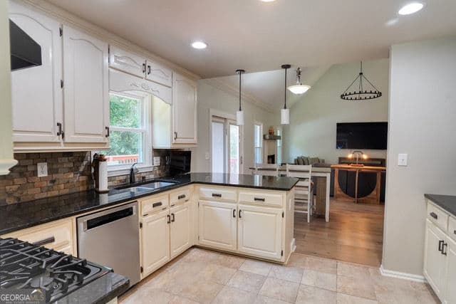 3 bedroom, 2.5 bathroom, 2,530 sq ft single family residence for rent at 335 Butterfield Lane, Fayetteville, GA 30214 for $4,000 a month — photo 10