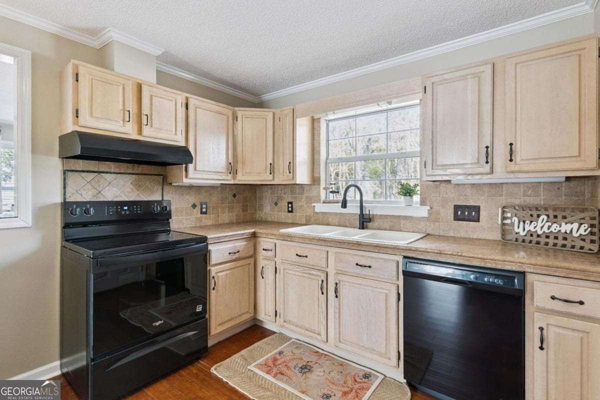3 bedroom, 2 bathroom, 1,505 sq ft single family residence for sale at 232 Georgia Street, St. Simons, GA 31522 — photo 10