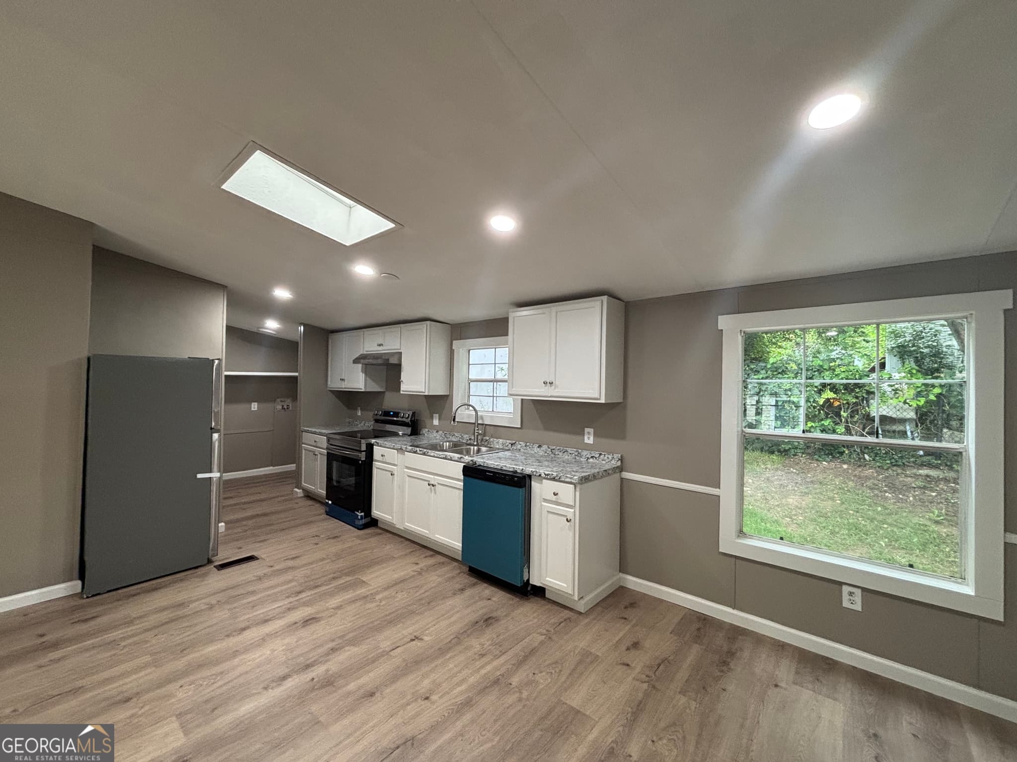 3 bedroom, 2 bathroom, 1,650 sq ft manufactured home,single family residence for sale at 225 Stratford Drive, Hampton, GA 30228 — photo 6