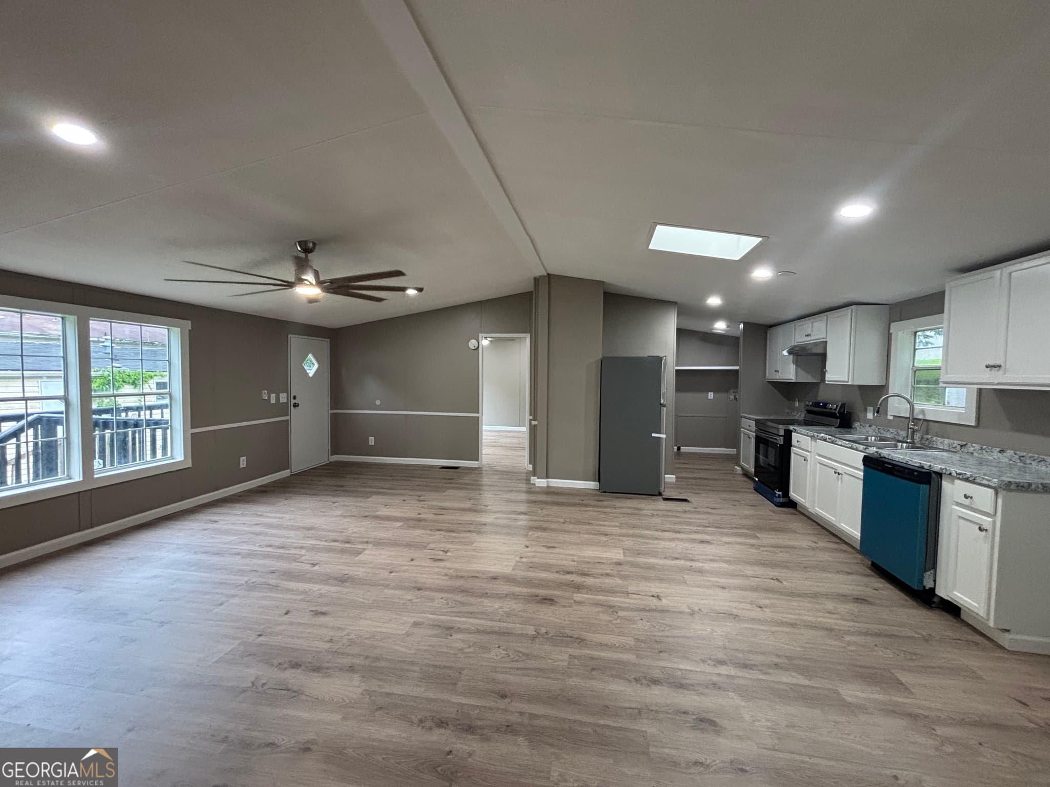 3 bedroom, 2 bathroom, 1,650 sq ft manufactured home,single family residence for sale at 225 Stratford Drive, Hampton, GA 30228 — photo 5