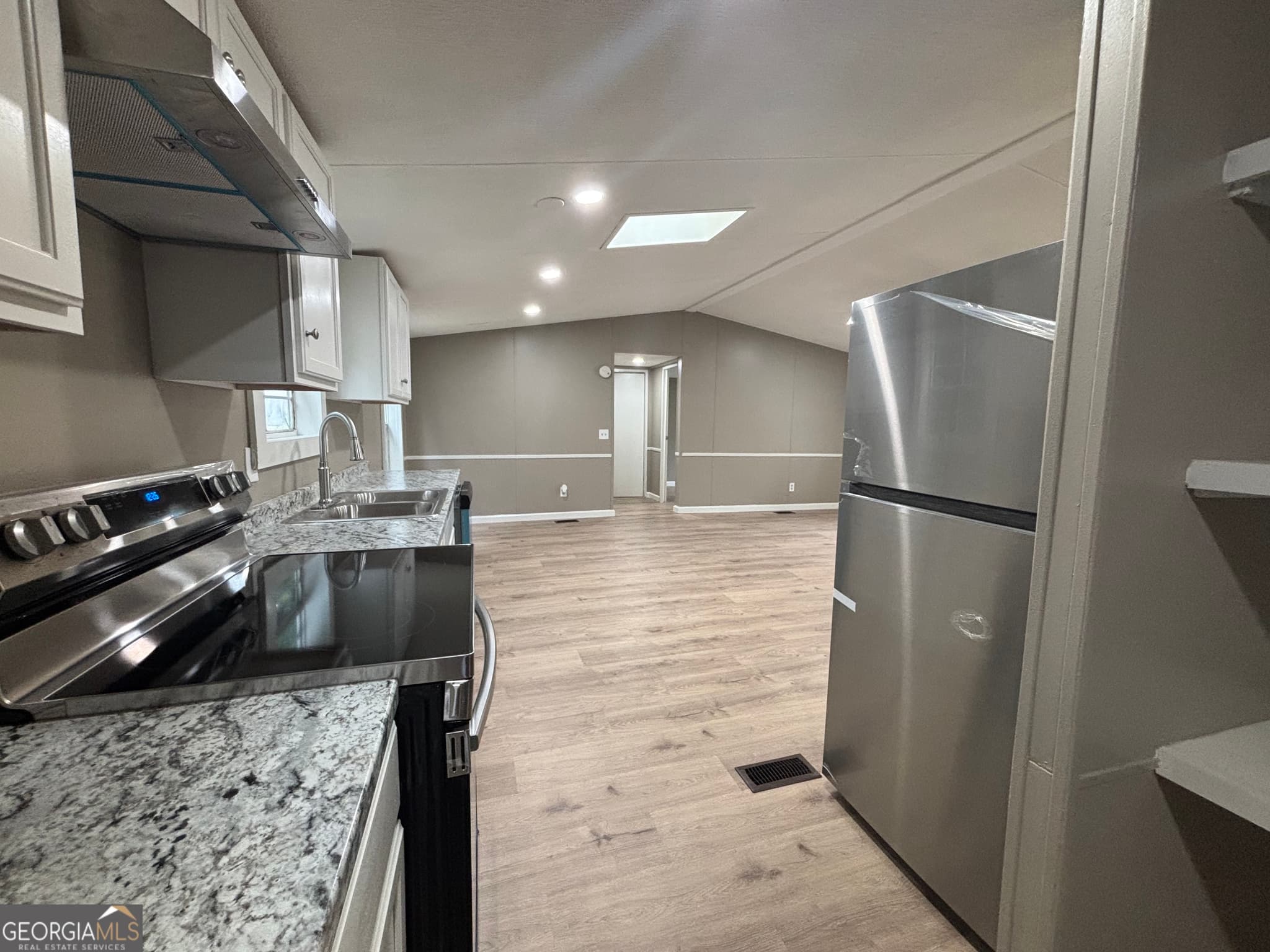 3 bedroom, 2 bathroom, 1,650 sq ft manufactured home,single family residence for sale at 225 Stratford Drive, Hampton, GA 30228 — photo 8