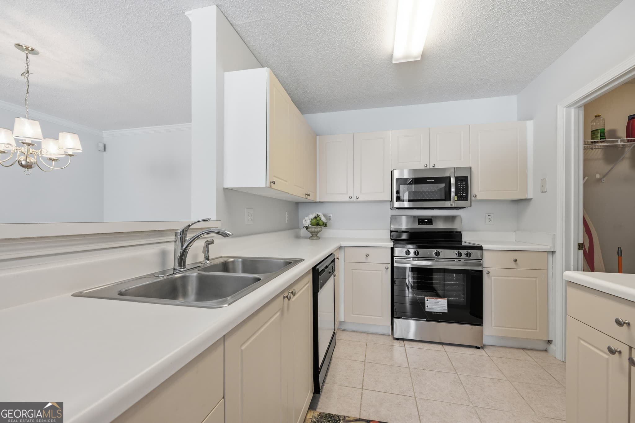 2 bedroom, 2 bathroom, 1,293 sq ft condominium for sale at 812 Vinings Forest Lane, Smyrna, GA 30080 — photo 6