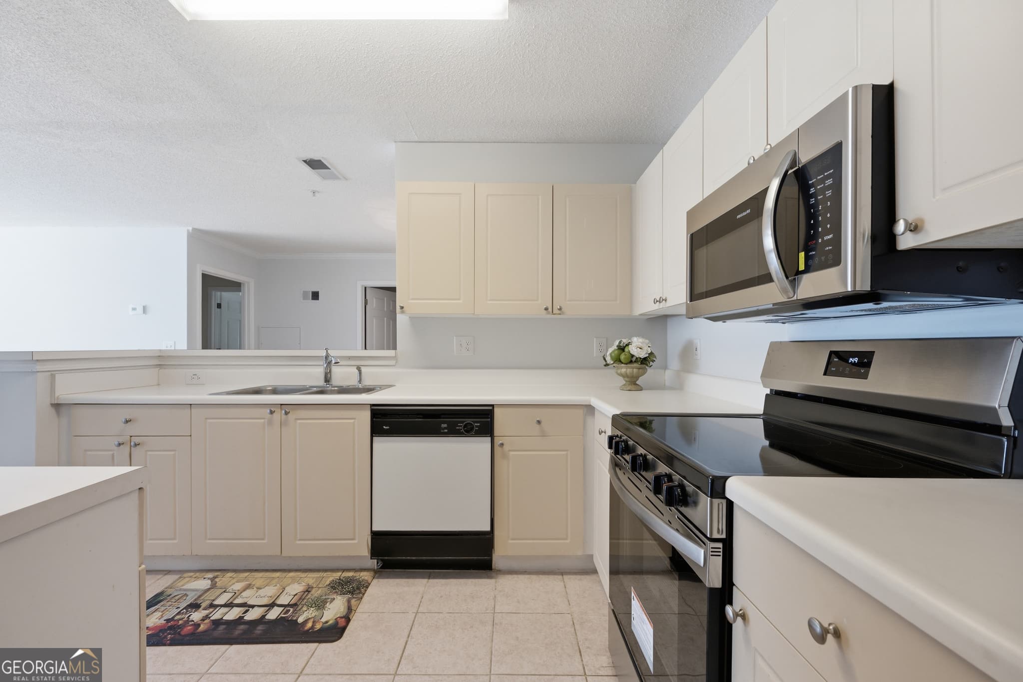 2 bedroom, 2 bathroom, 1,293 sq ft condominium for sale at 812 Vinings Forest Lane, Smyrna, GA 30080 — photo 8
