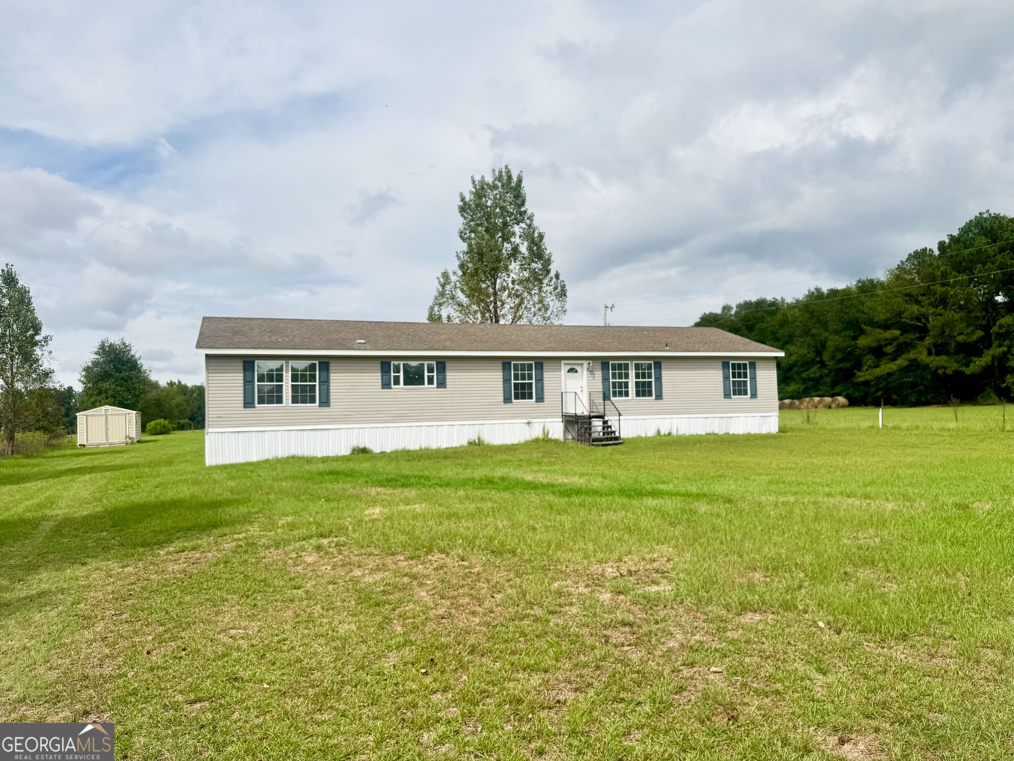 4 bedroom, 3 bathroom, 2,432 sq ft manufactured home,single family residence under contract at 2217 Mallard Pond Road, Statesboro, GA 30461