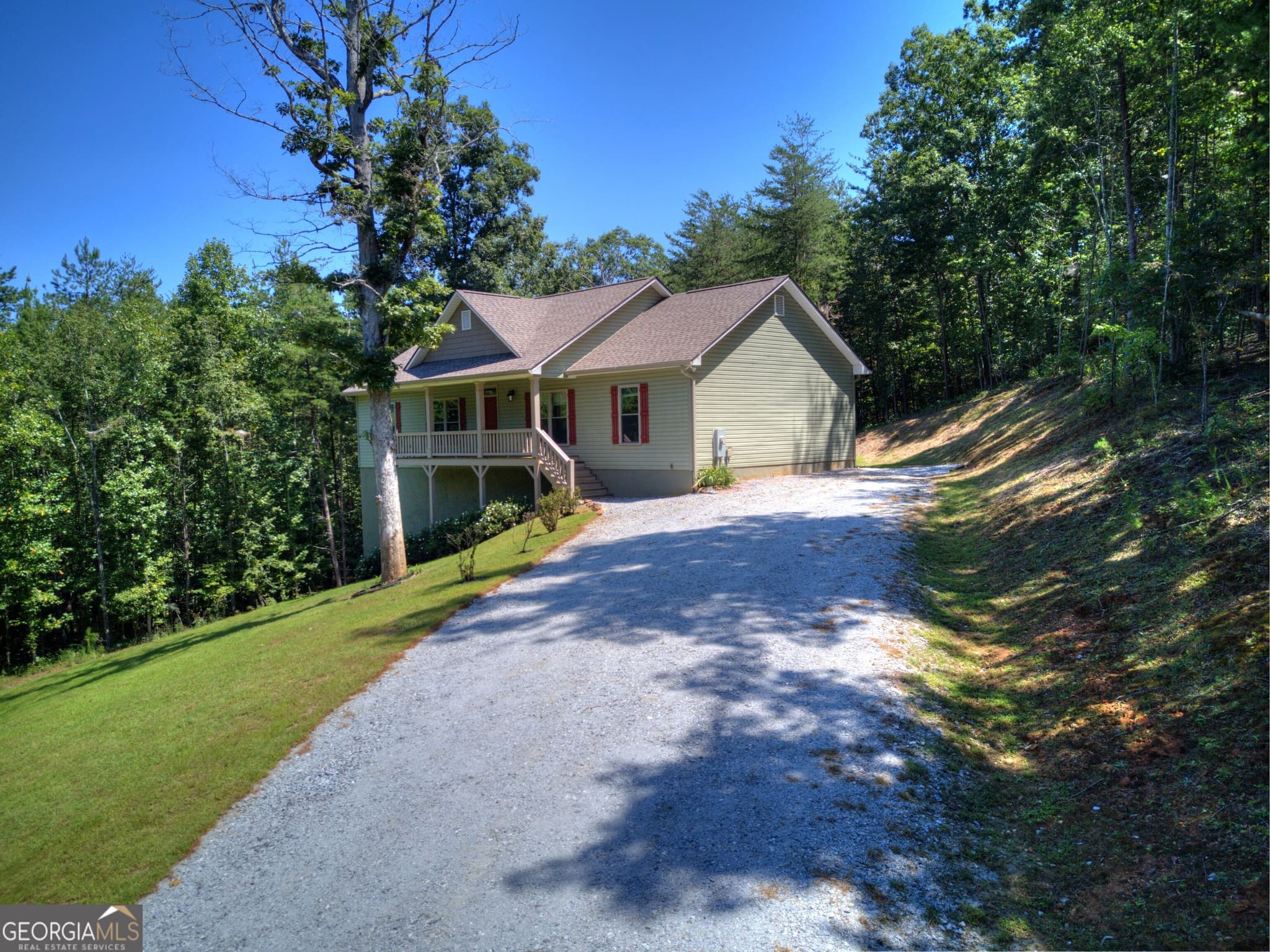 4 bedroom, 2 bathroom, 1,708 sq ft single family residence for sale at 294 Rainbow Circle, Cleveland, GA 30528 — photo 2