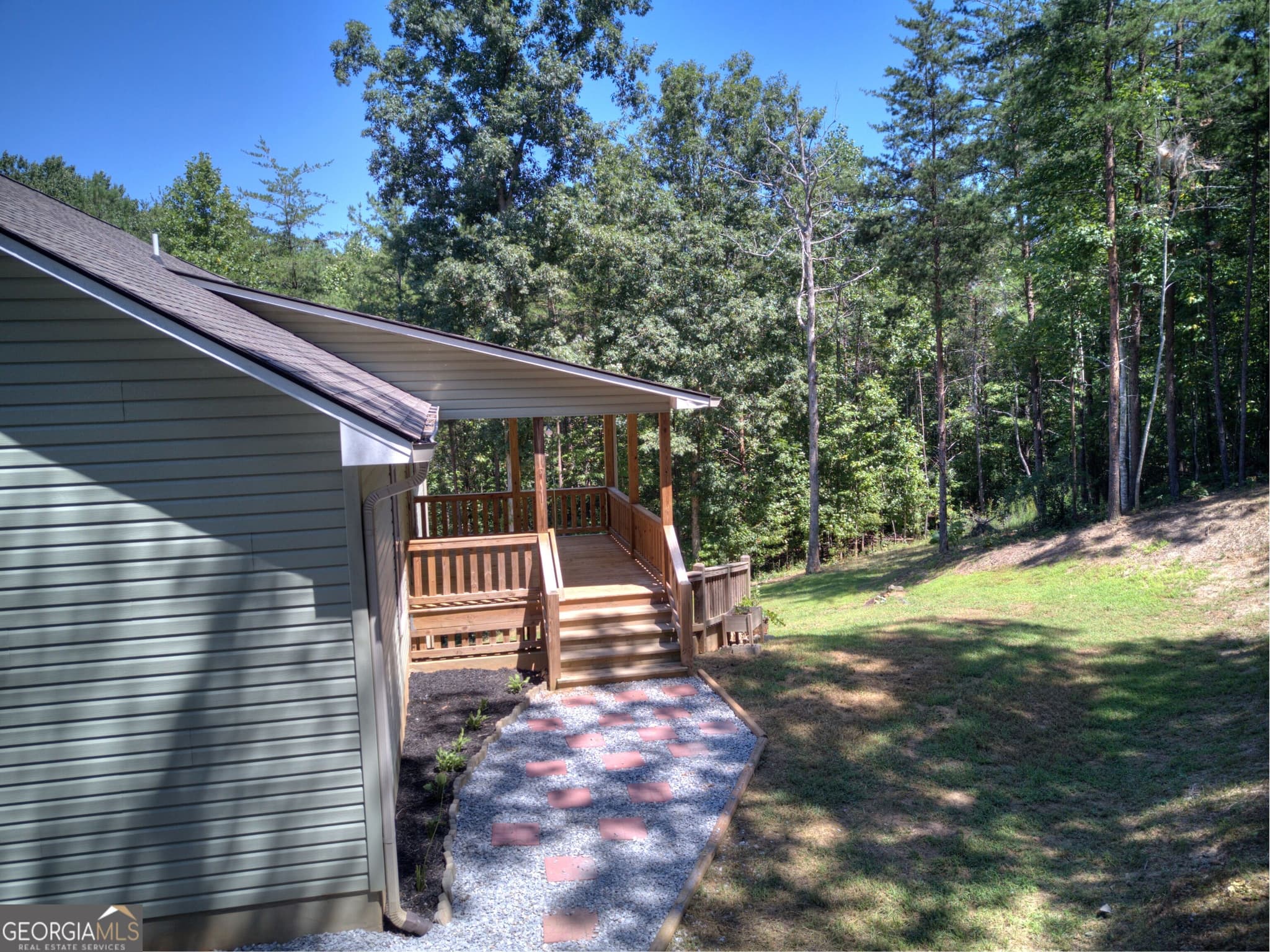 4 bedroom, 2 bathroom, 1,708 sq ft single family residence for sale at 294 Rainbow Circle, Cleveland, GA 30528 — photo 6