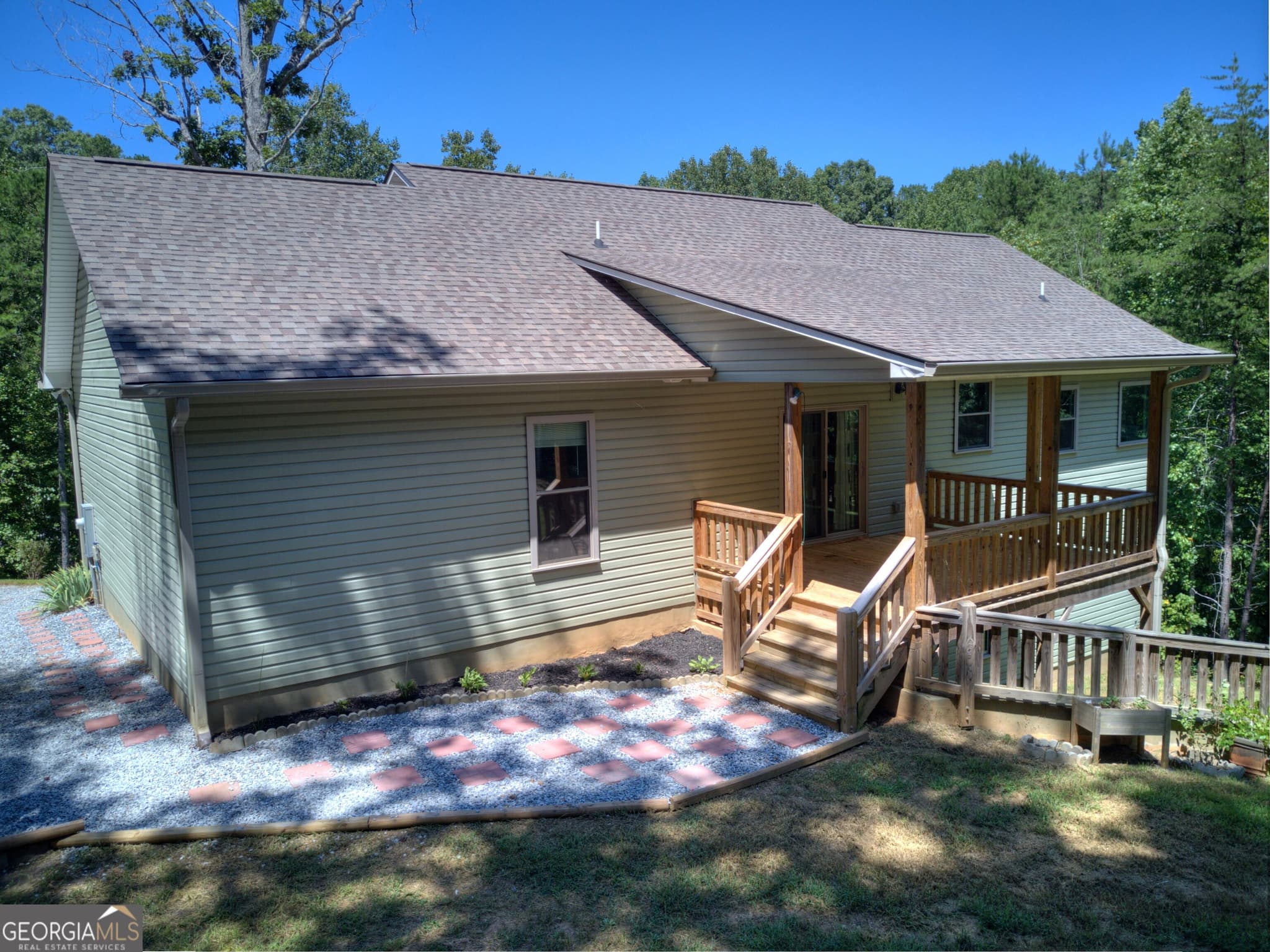 4 bedroom, 2 bathroom, 1,708 sq ft single family residence for sale at 294 Rainbow Circle, Cleveland, GA 30528 — photo 3