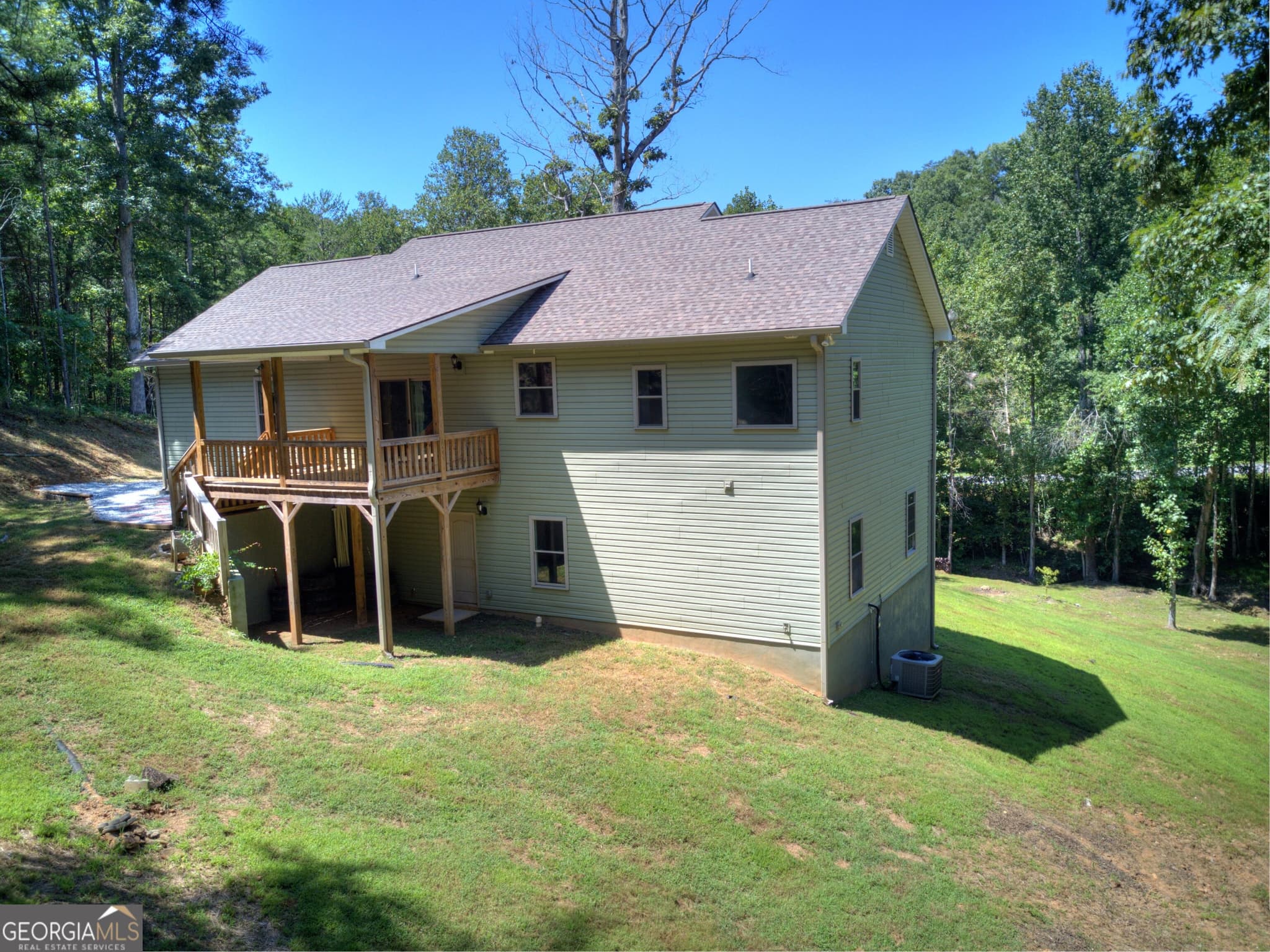 4 bedroom, 2 bathroom, 1,708 sq ft single family residence for sale at 294 Rainbow Circle, Cleveland, GA 30528 — photo 4