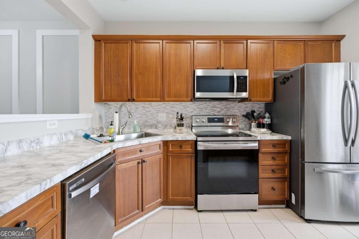 2 bedroom, 2.5 bathroom, 1,626 sq ft condominium for sale at 2040 Hoods Fort Circle 18, Kennesaw, GA 30144 — photo 6
