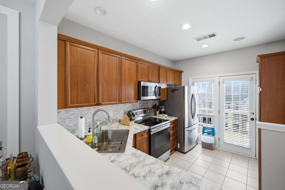 2 bedroom, 2.5 bathroom, 1,626 sq ft condominium for sale at 2040 Hoods Fort Circle 18, Kennesaw, GA 30144 — photo 9