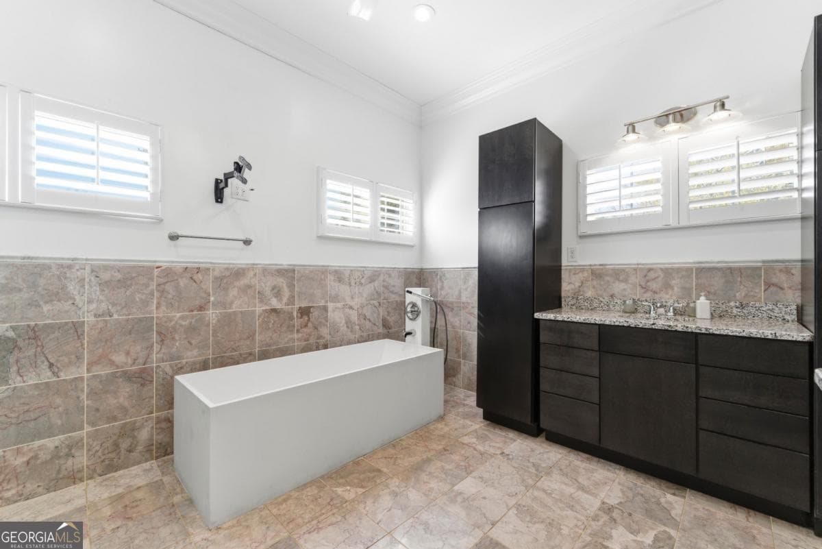 4 bedroom, 4 bathroom, 5,200 sq ft single family residence for sale at 1000 Linam Avenue, Atlanta, GA 30315 — photo 2
