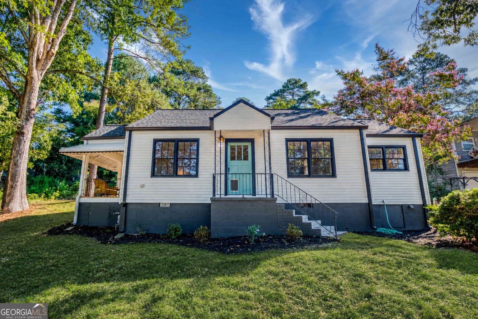 2 bedroom, 1 bathroom, 1,065 sq ft single family residence for sale at 2483 Lakeshore Drive, Conyers, GA 30012 — photo 1 of 40