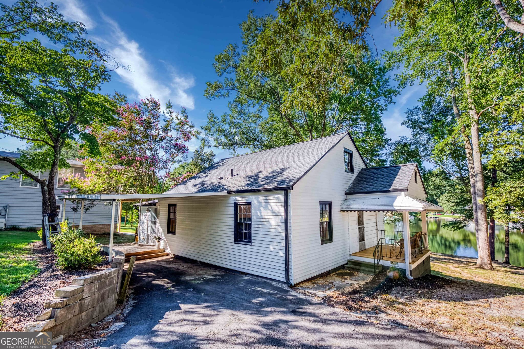 2 bedroom, 1 bathroom, 1,065 sq ft single family residence for sale at 2483 Lakeshore Drive, Conyers, GA 30012 — photo 5
