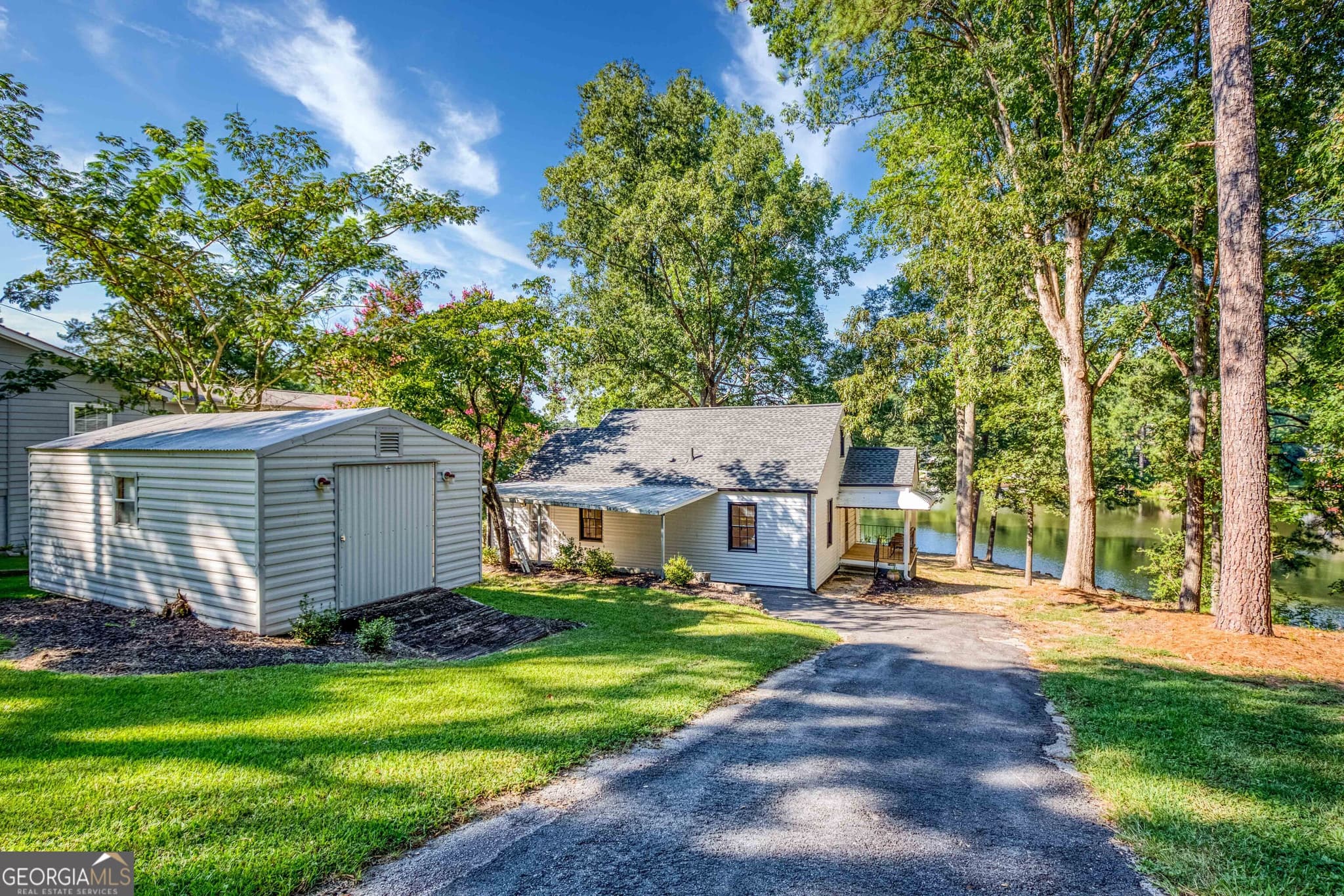 2 bedroom, 1 bathroom, 1,065 sq ft single family residence for sale at 2483 Lakeshore Drive, Conyers, GA 30012 — photo 4