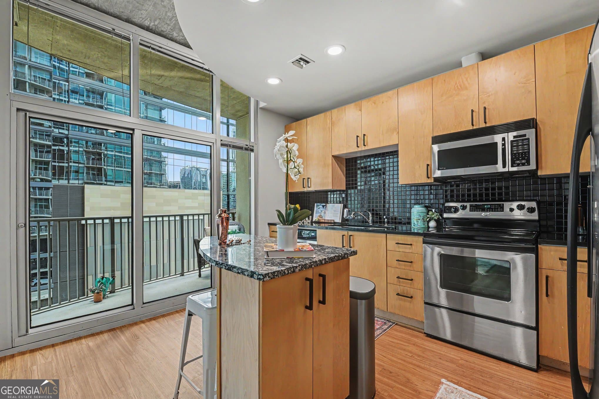 1 bedroom, 1 bathroom, 754 sq ft condominium for sale at 923 Peachtree Street 825, Atlanta, GA 30309 — photo 7