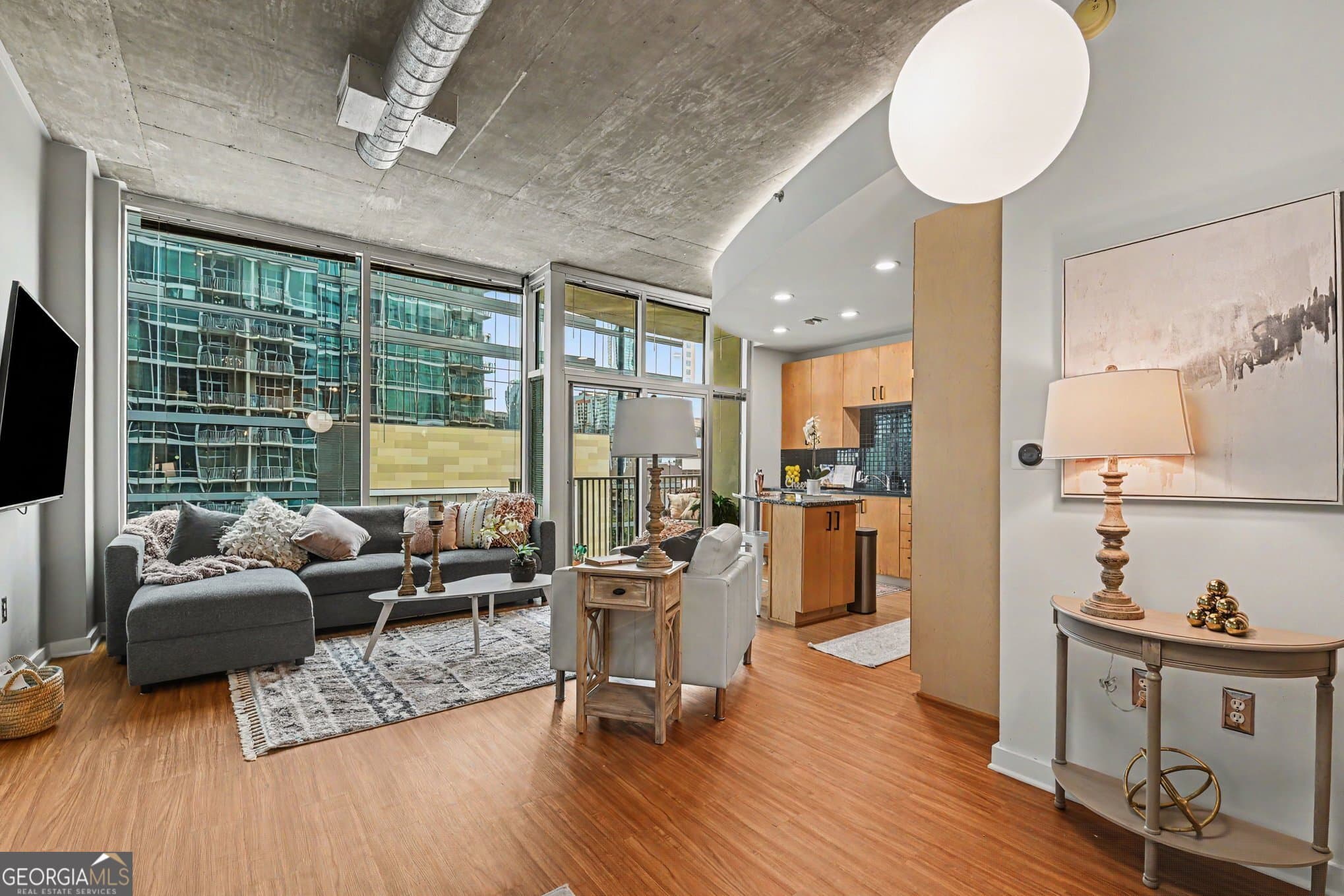 1 bedroom, 1 bathroom, 754 sq ft condominium for sale at 923 Peachtree Street 825, Atlanta, GA 30309 — photo 5