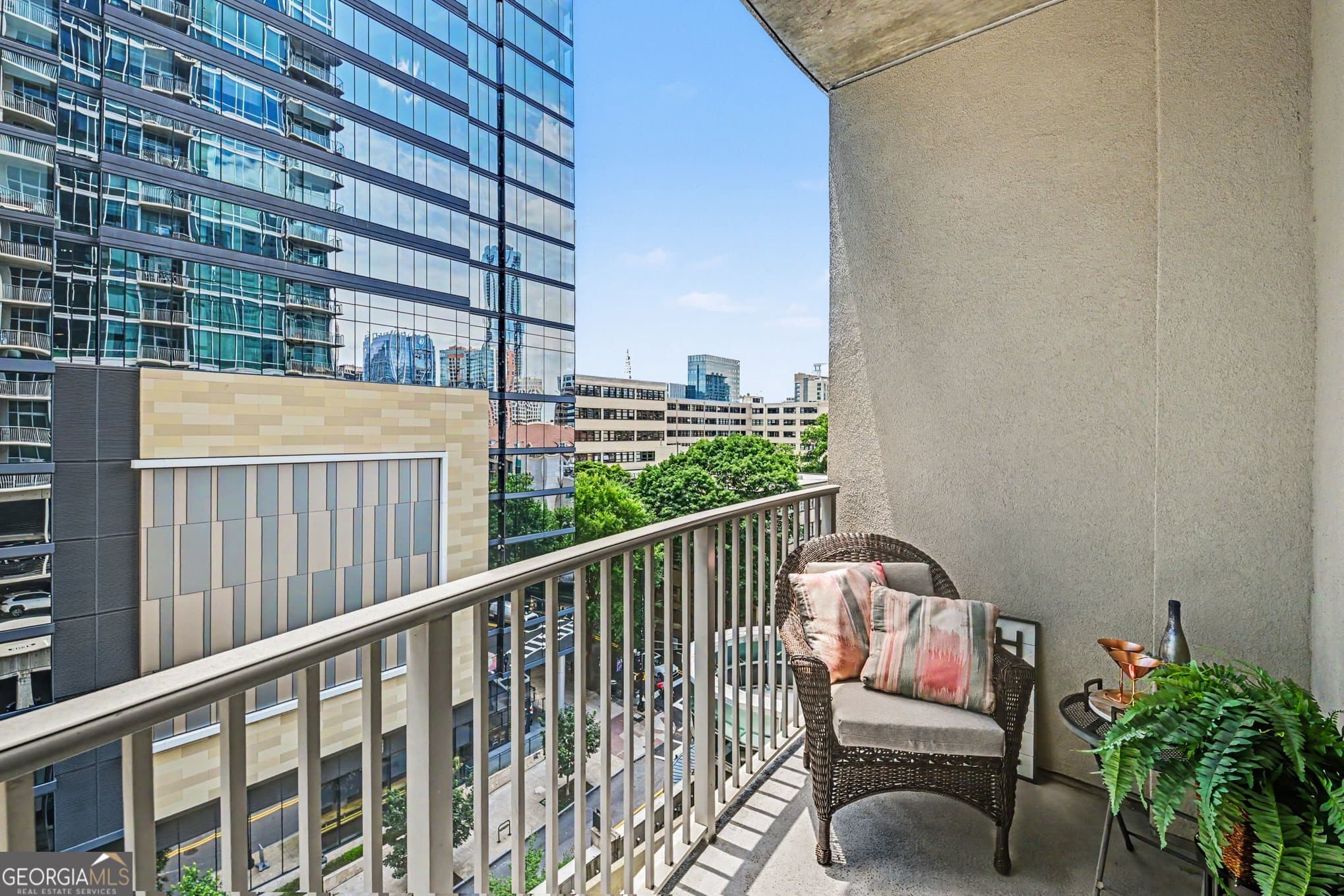 1 bedroom, 1 bathroom, 754 sq ft condominium for sale at 923 Peachtree Street 825, Atlanta, GA 30309 — photo 8